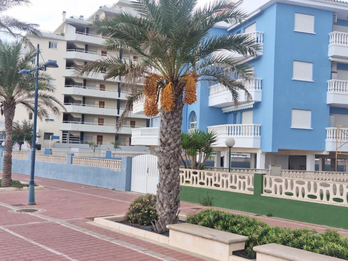 The Beach Across The Street Peniscola Exterior photo